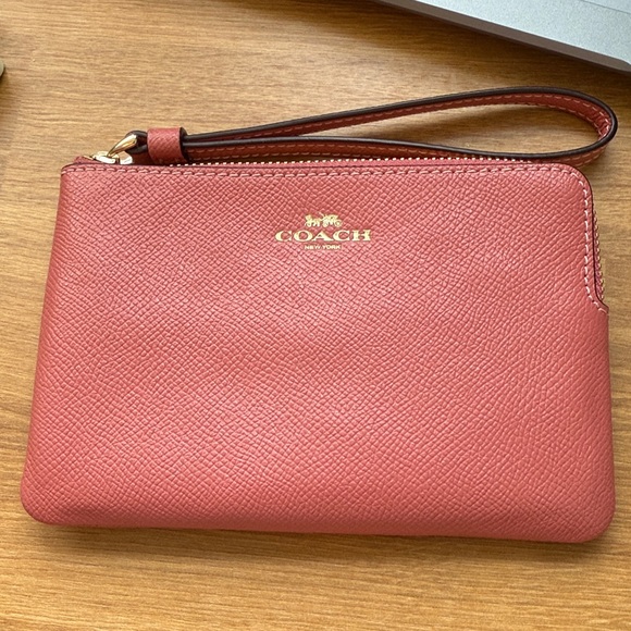 Coach Corner Zip Wristlet - Blush Crossgrain Leather - Picture 1 of 5